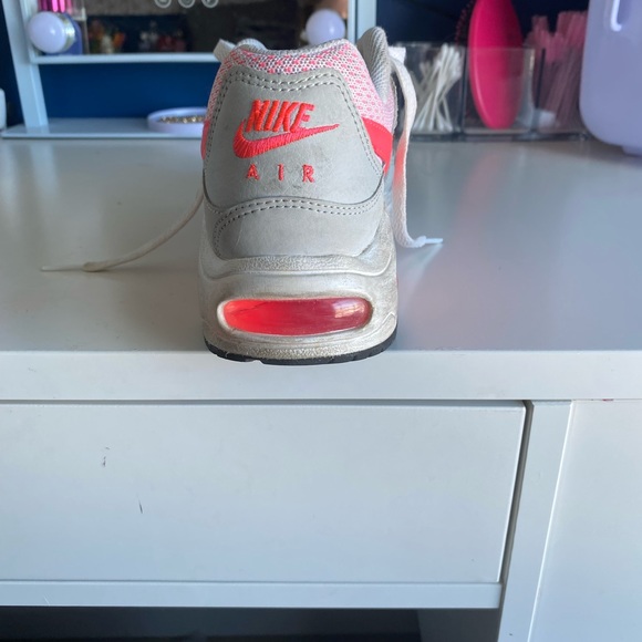 Nike hot pink air max shoes